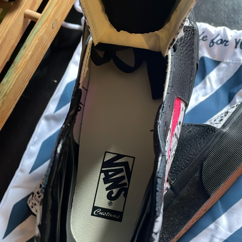 Custom Vans - Picture 6 of 6